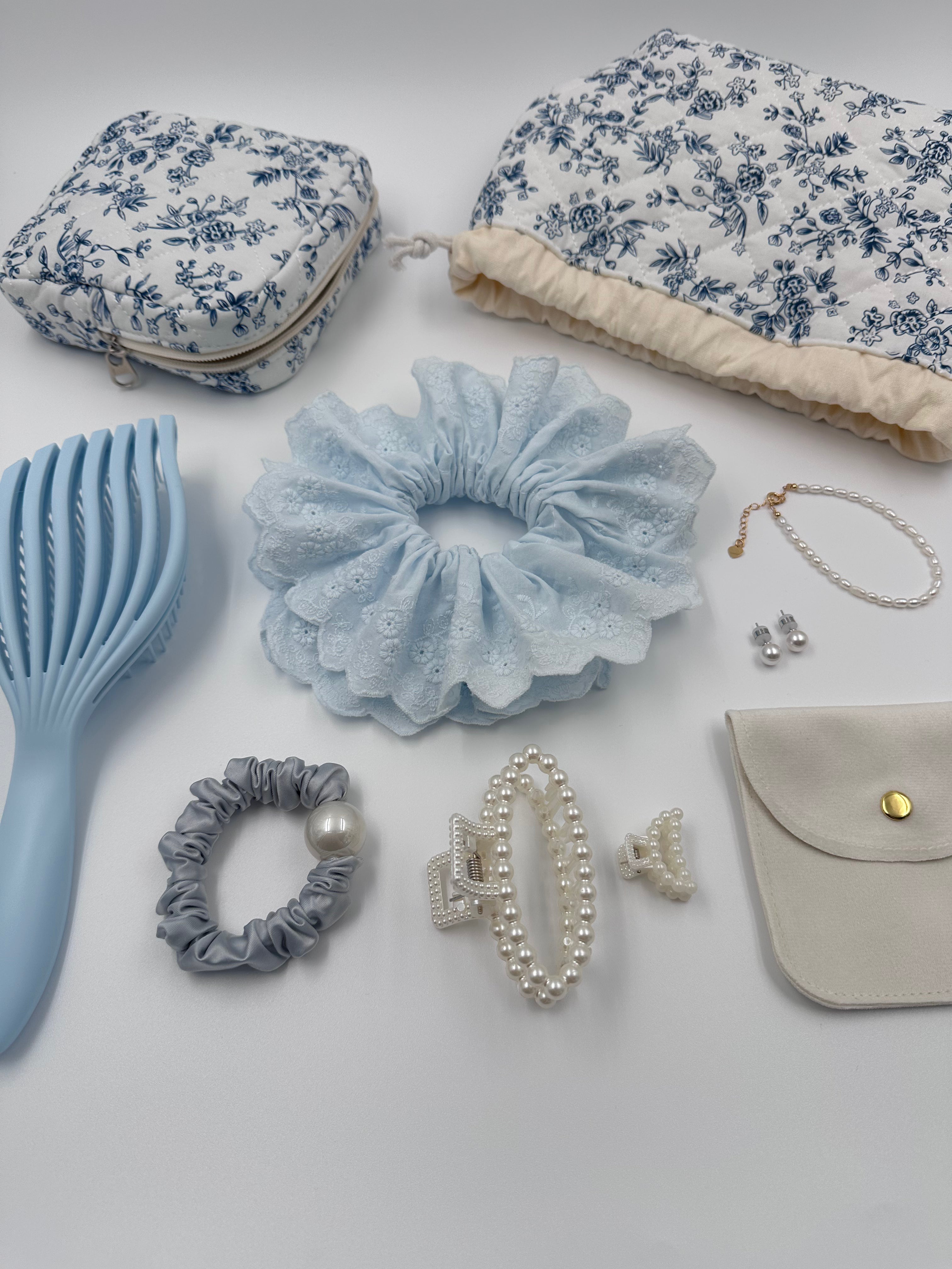 Blue Floral Beauty & Accessories Gift Set
