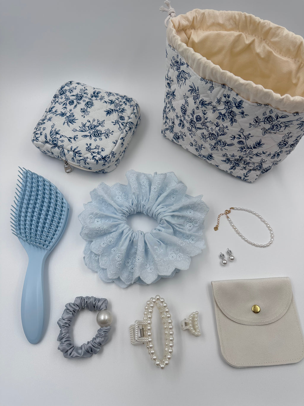Blue Floral Beauty & Accessories Gift Set