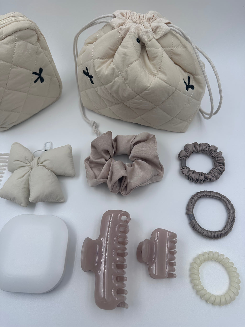 Ivory Soft Bow Beauty & Accessories Gift Set 🎀