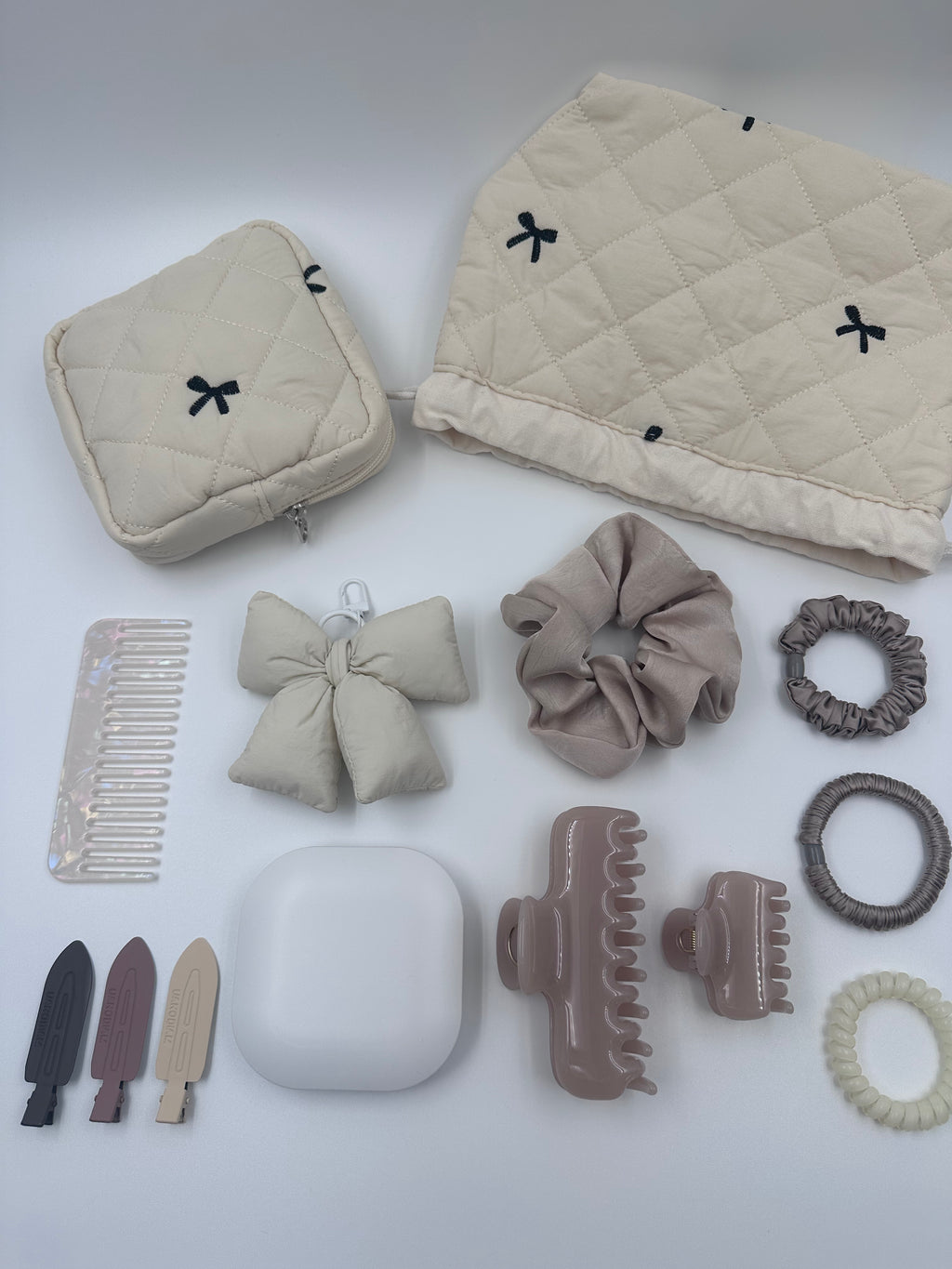 Ivory Soft Bow Beauty & Accessories Gift Set 🎀