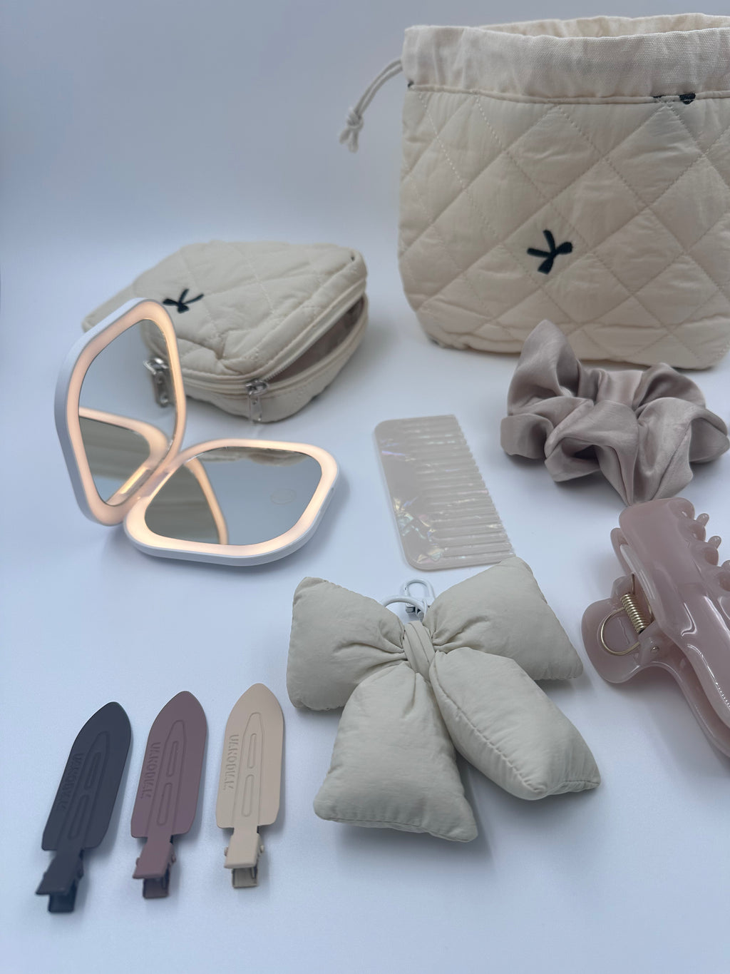 Ivory Soft Bow Beauty & Accessories Gift Set 🎀