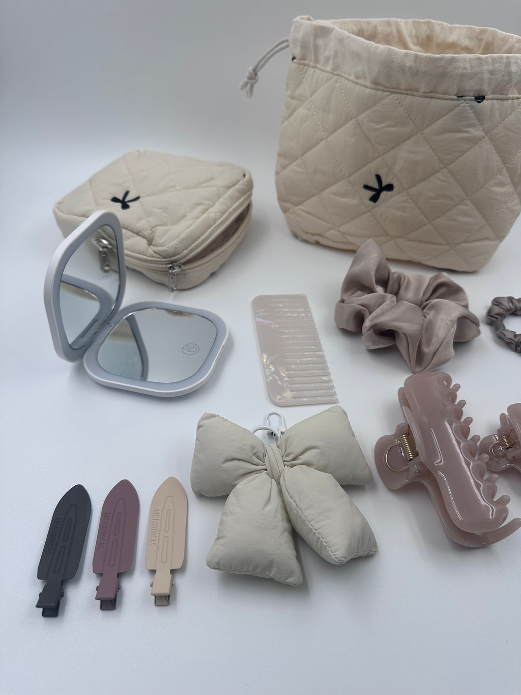 Ivory Soft Bow Beauty & Accessories Gift Set 🎀