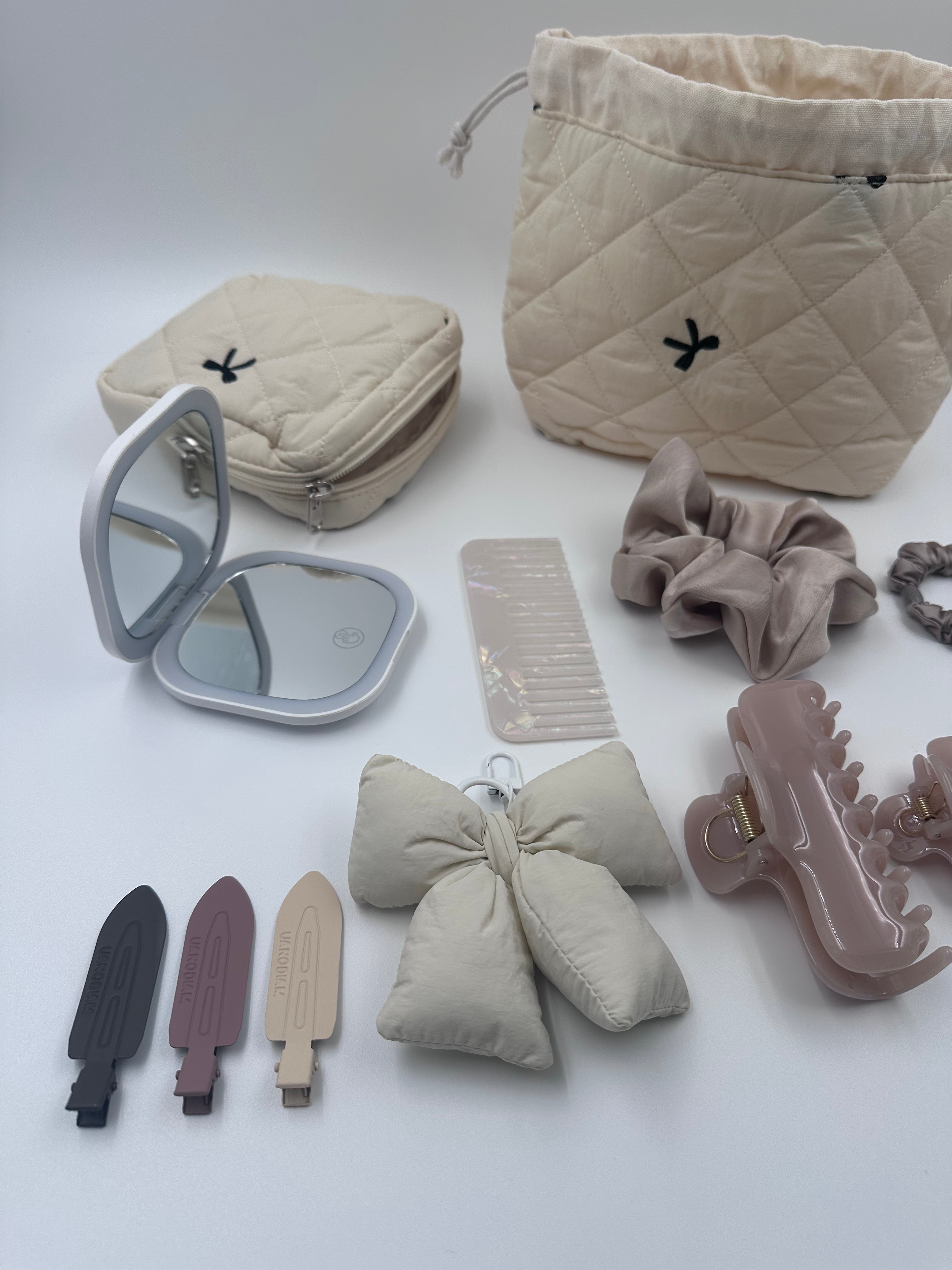 Ivory Soft Bow Beauty & Accessories Gift Set 🎀