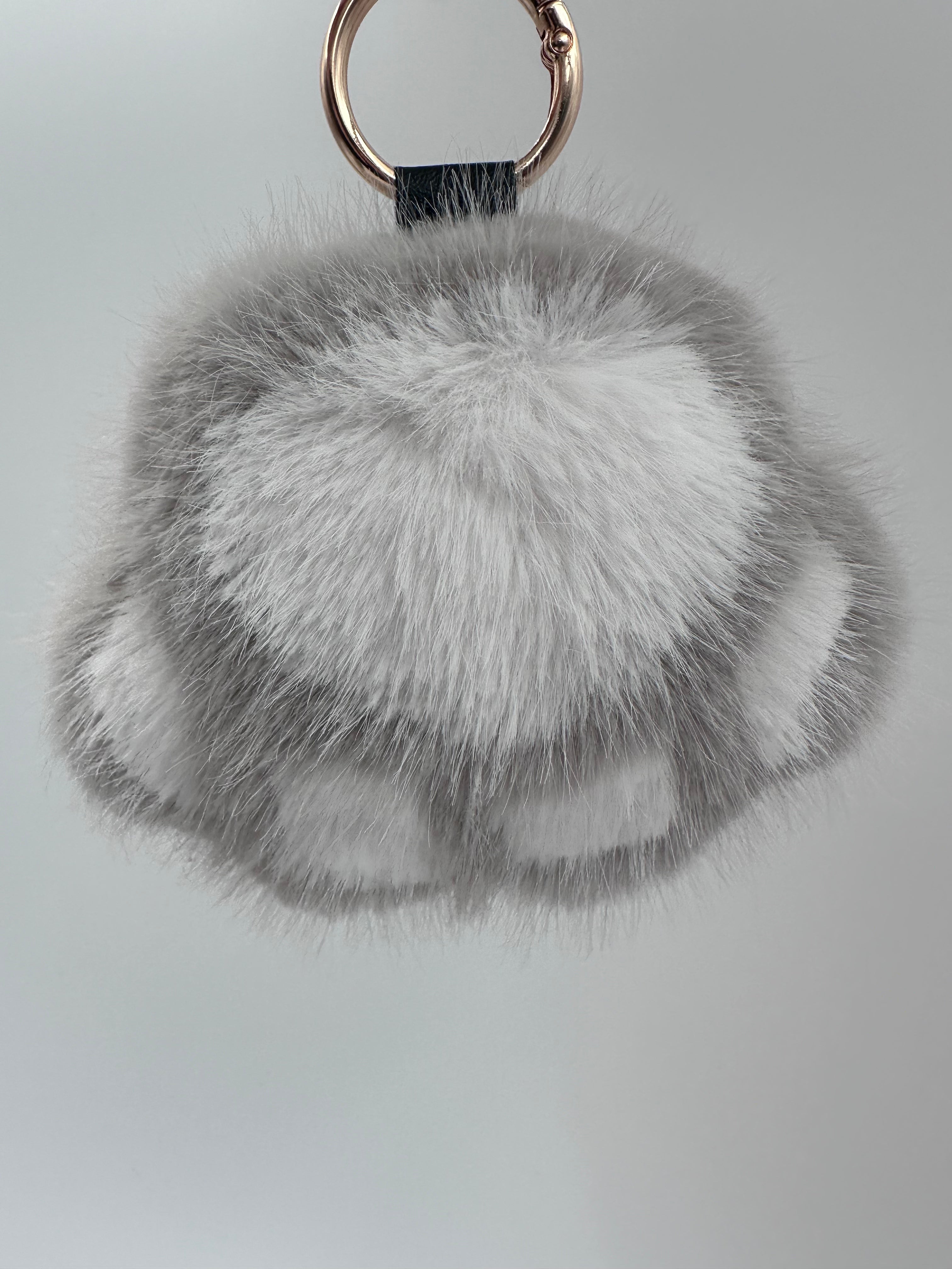 Fluffy Paw Keychain & Bag Charm – Gray & White 🐾🤍
